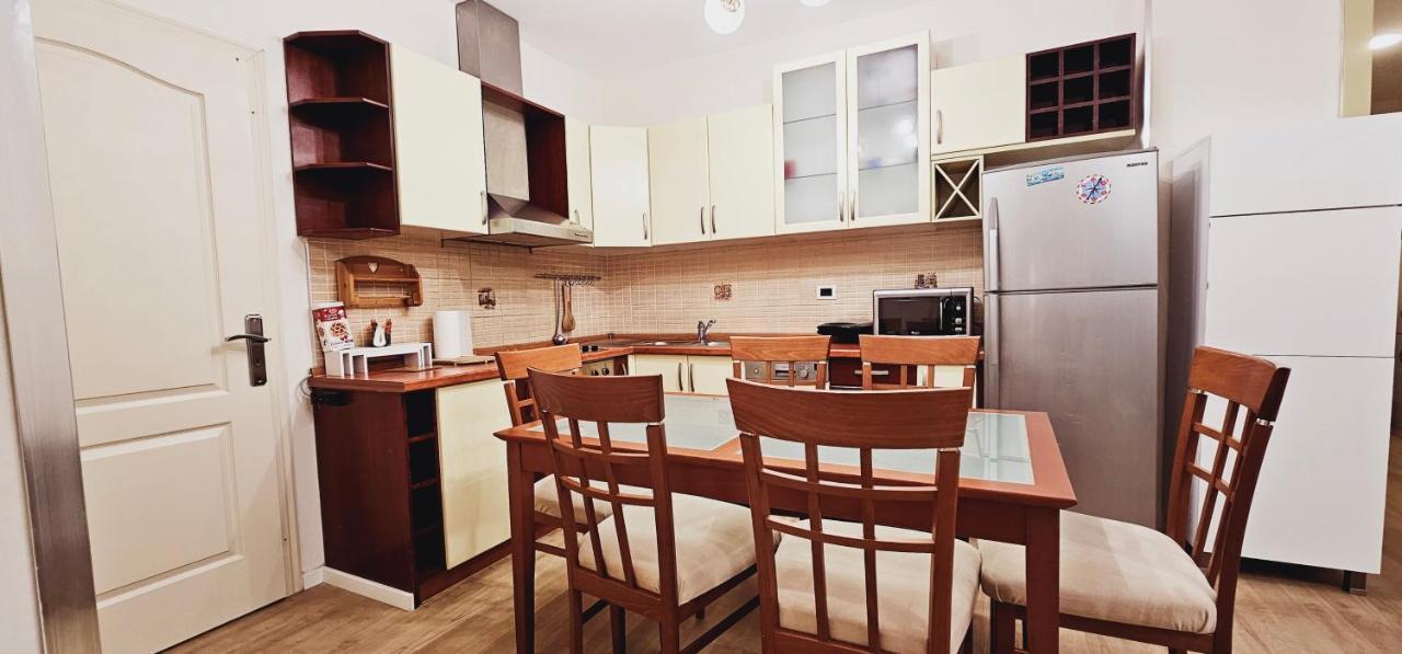 Discover Tirana From Our 3-Room Apartment With Free Parking-Komuna E Parisit Exteriér fotografie