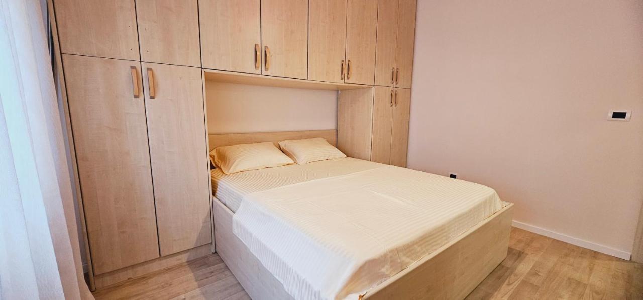 Discover Tirana From Our 3-Room Apartment With Free Parking-Komuna E Parisit Exteriér fotografie